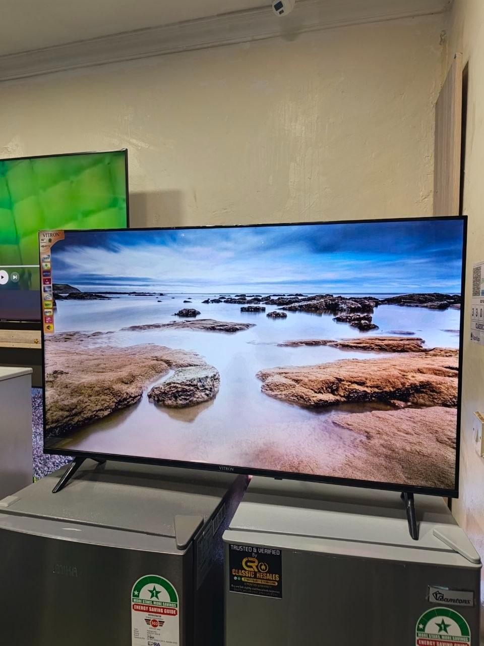 Vitron 43 inch QLED Smart TV 4300QFS Full HD 1080p YouTube Netflix & Bluetooth