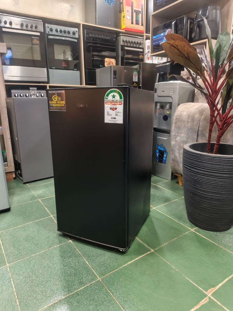 Haier 90l mini fridge Model no. HR-135BLUK2KE Brand new