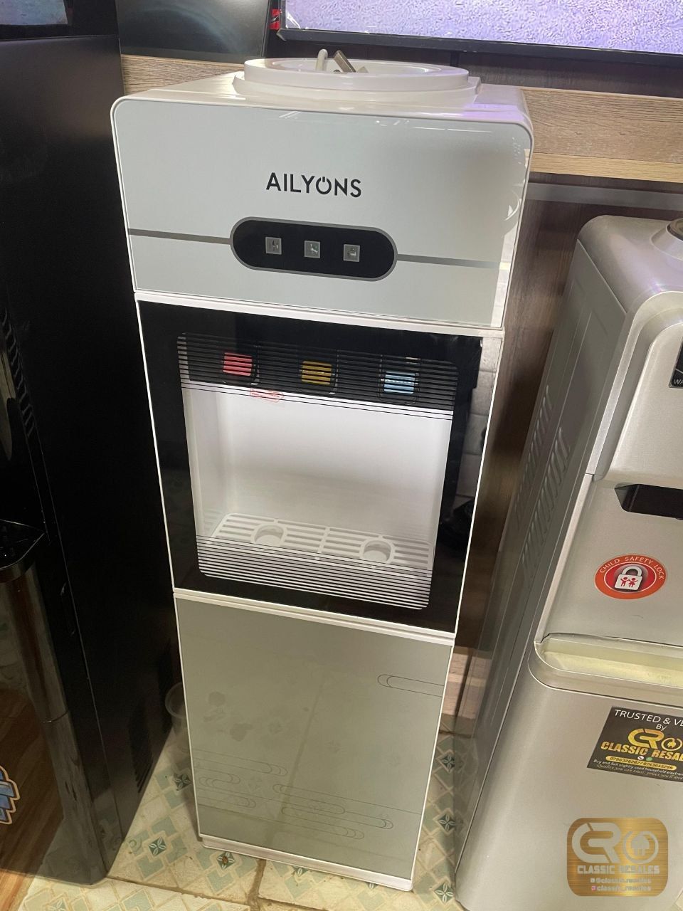 Aiyons hot and normal dispenser