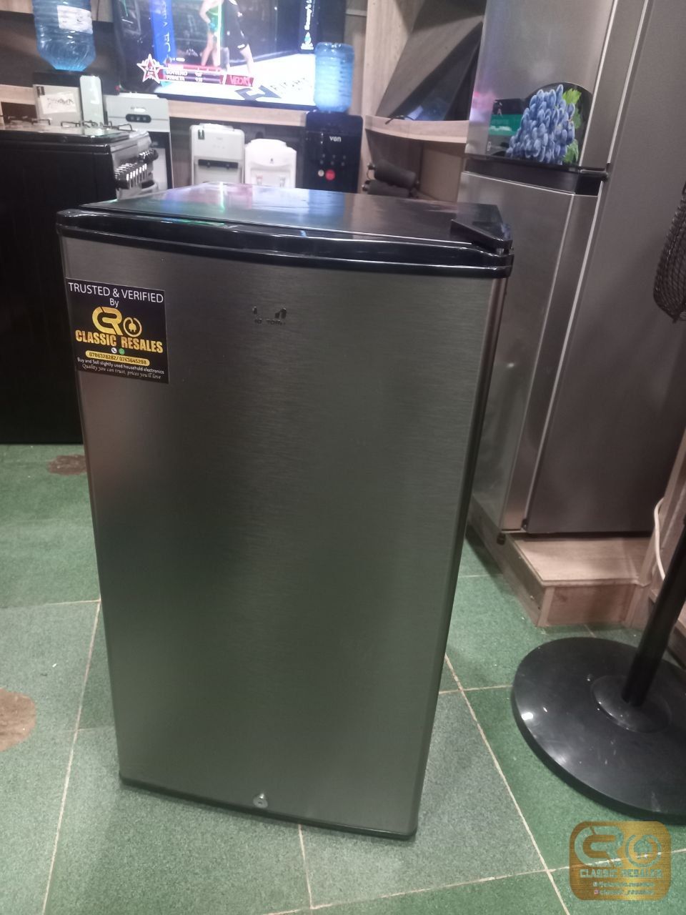 Von hotpoint 90l single door