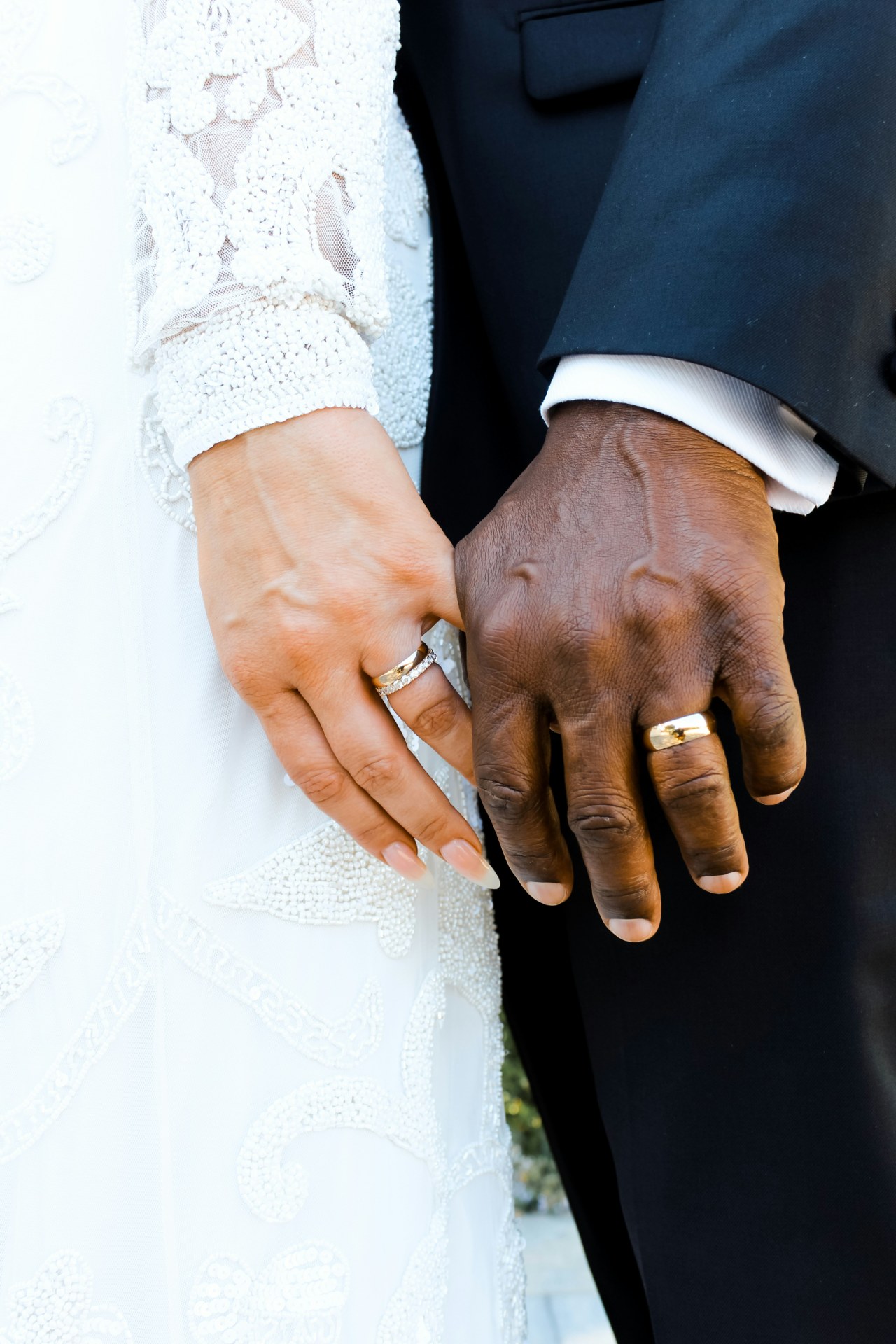 MARRIAGE : AN OUTRAGEOUS COMMITMENT