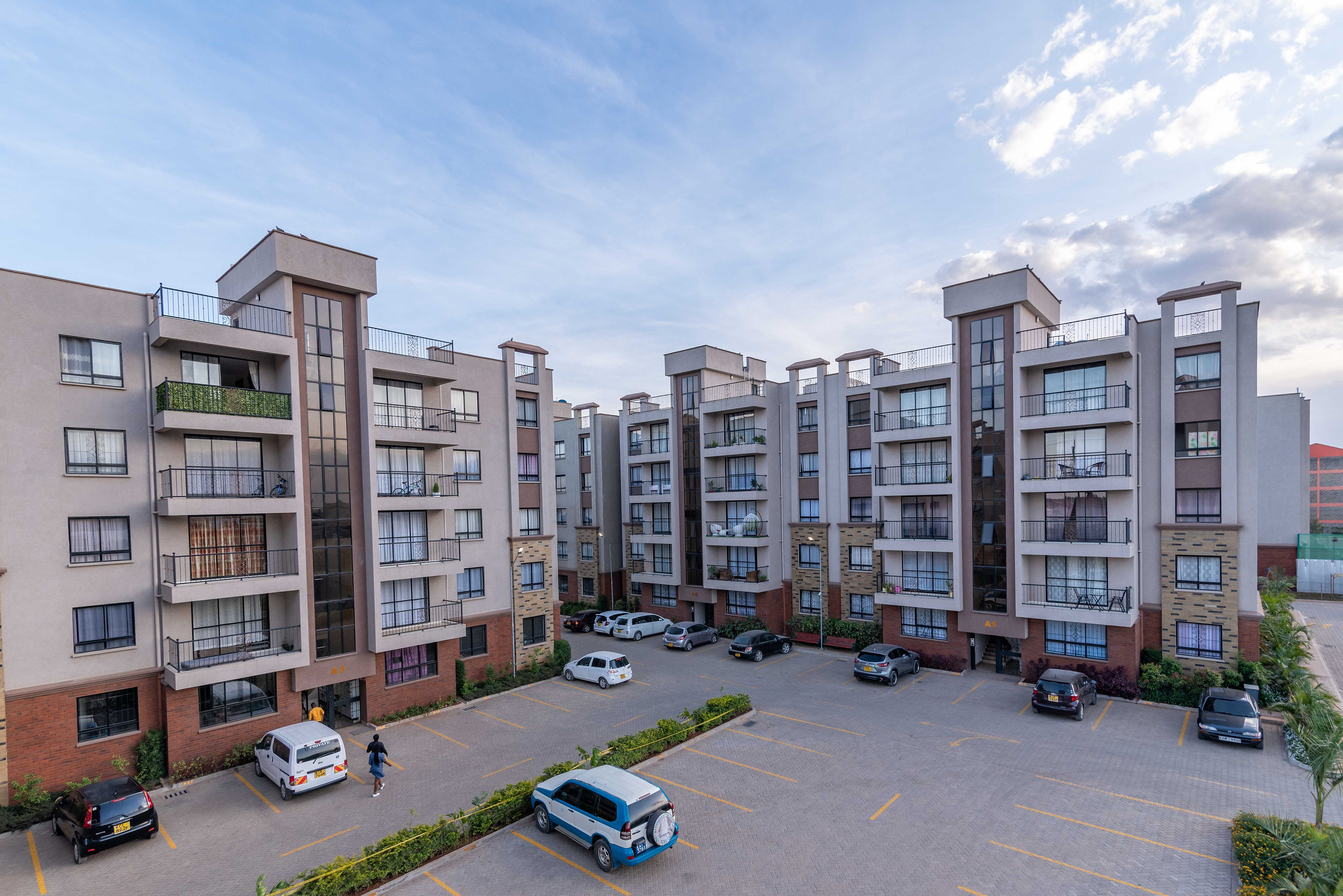 3 & 2 Bedroom Apartment with Exterior