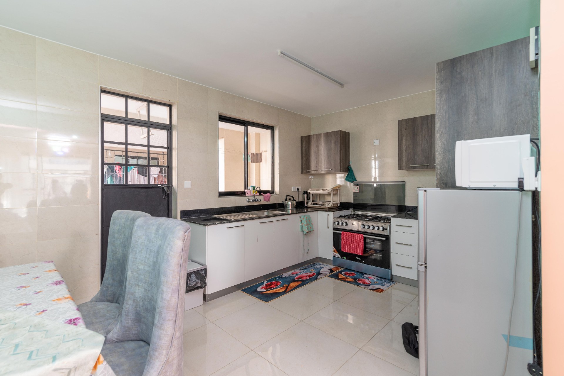 3 bedroom  Apartment — photo 3