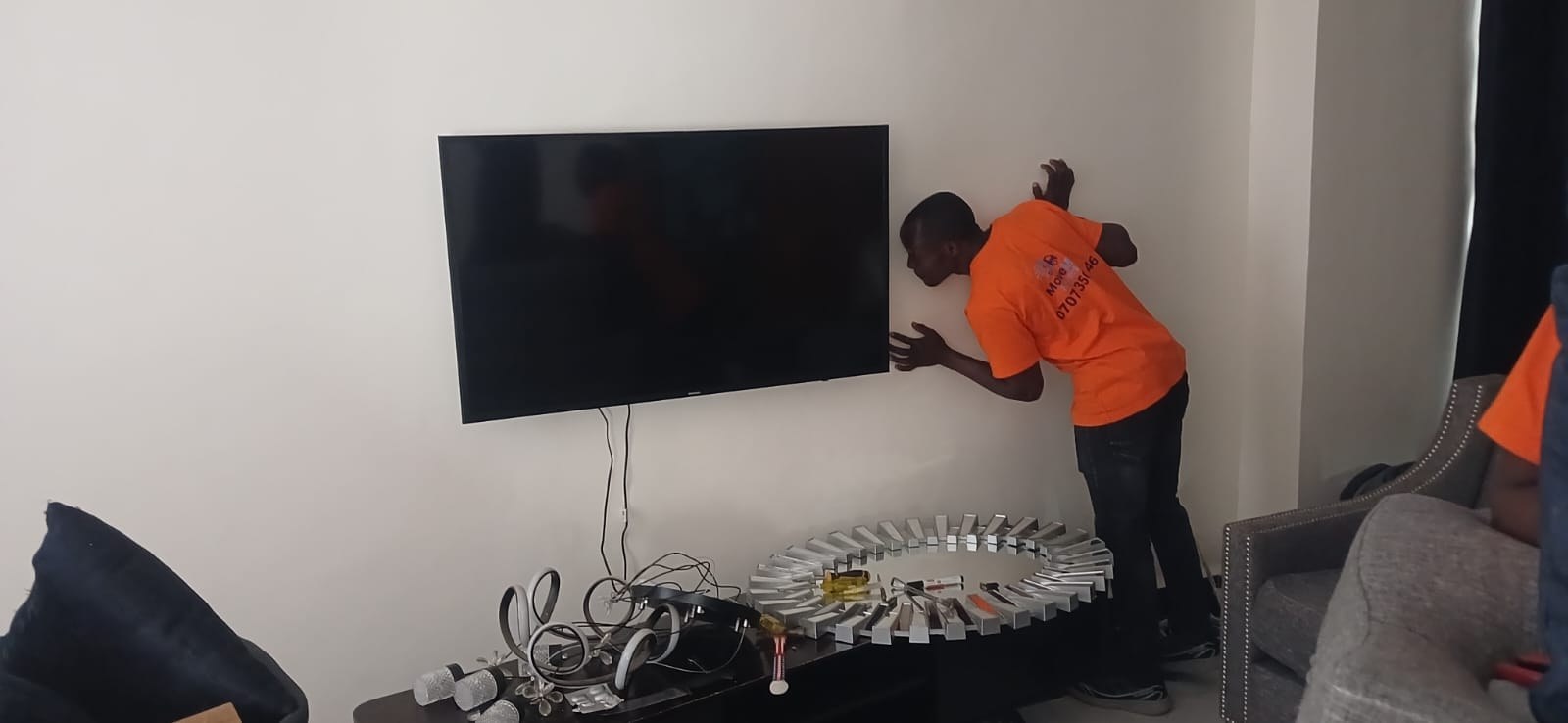 Tv Mounting & Unmounting. by MoveMe Movers