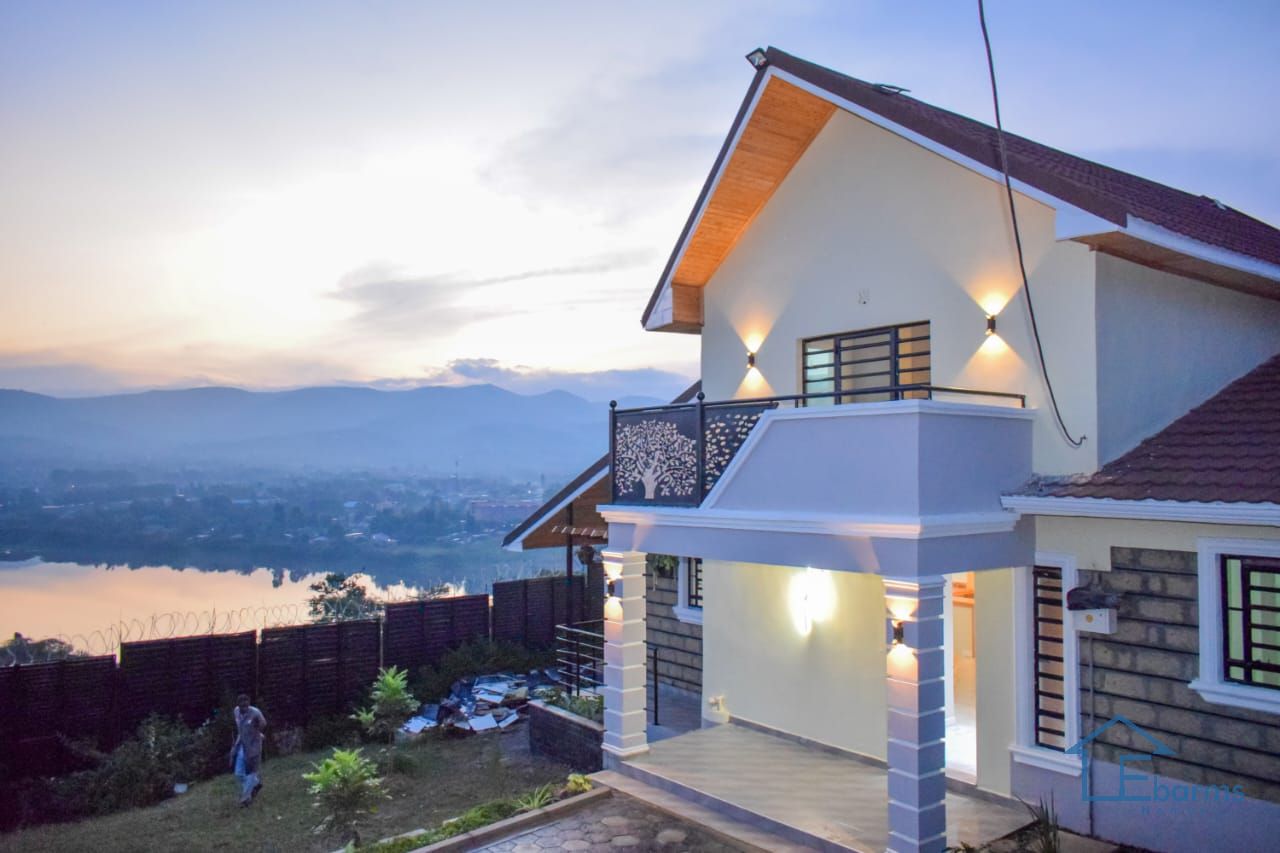 4 Bedroom Mansion on a 50 X 100 Land